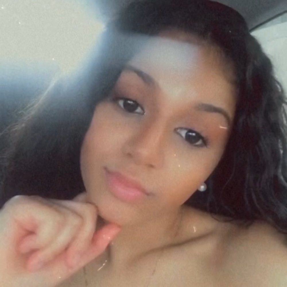 Meet your Posher, Nayelis